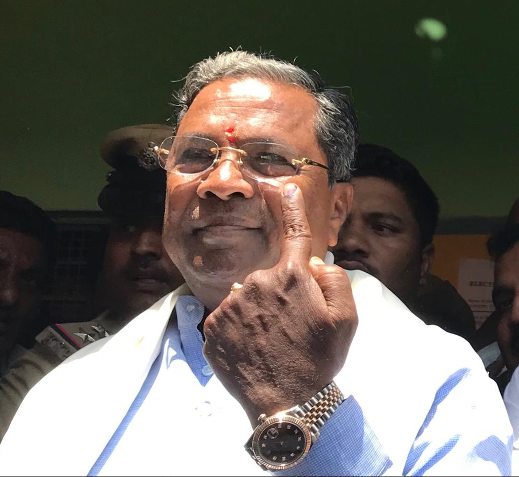 ​ಸಿದ್ದರಾಮನಹುಂಡಿಯಲ್ಲಿ ಸಿಎಂ ಸಿದ್ದರಾಮಯ್ಯ ಮತದಾನ